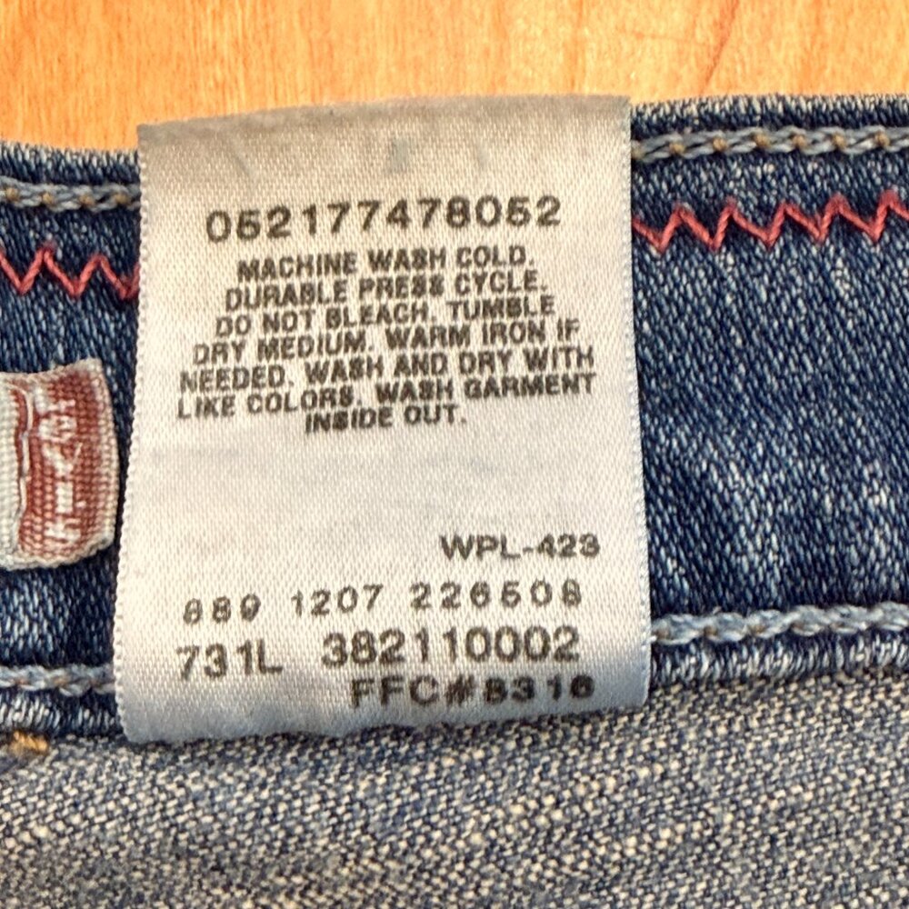 Levi's‎ 515 Women's Size 16 Blue Stretch Bermuda Jean Casual Shorts - Picture 4 of 8